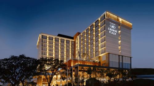 Crowne Plaza Vientiane by IHG — Property building