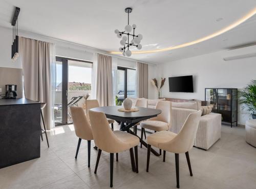 Apartment Tomislav with Sea View and Hot-Tub