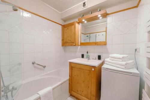 Le Parc du Mont Blanc in Chamonix | Balcony & Mountain Views - Happy Rentals