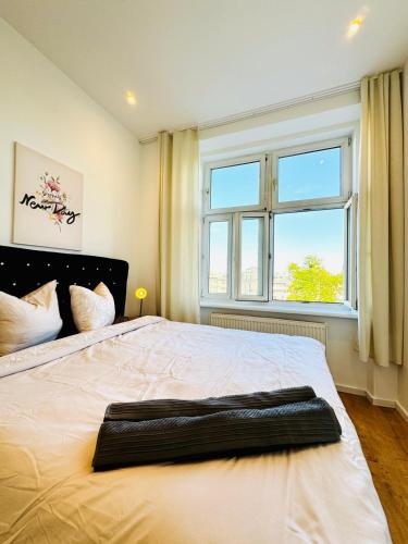 Comfortable Private Rooms in 3BR Apartment Near Kaufpark Alterlaa
