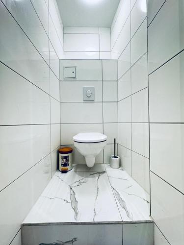 Comfortable Private Rooms in 3BR Apartment Near Kaufpark Alterlaa