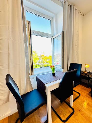 Comfortable Private Rooms in 3BR Apartment Near Kaufpark Alterlaa