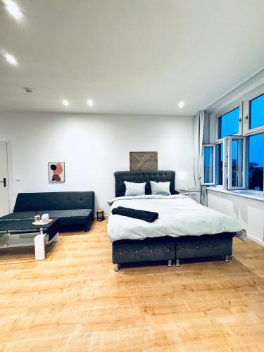 Bright Private Rooms in 4BR Apartment Near Kaufpark Alterlaa
