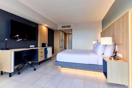 En eller flere senge i et værelse på Radisson Hotel Paramaribo