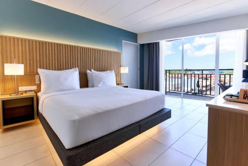 En eller flere senge i et værelse på Radisson Hotel Paramaribo