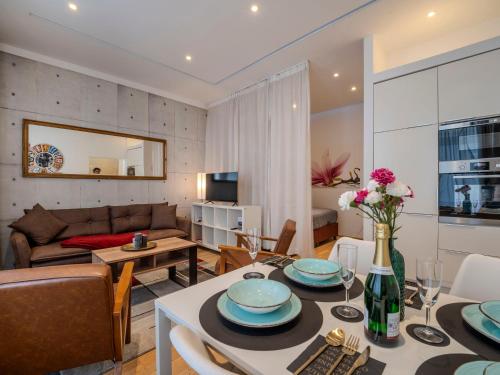 Premium Apartment for 4 near Westbahnhof & Mariahilfer Strasse