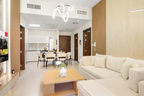 FIRST CLASS 2BR Bright & Cozy Escape Al Jaddaf