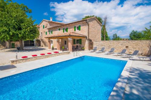 Villa Anton, a luxurious rustic villa in a peaceful setting