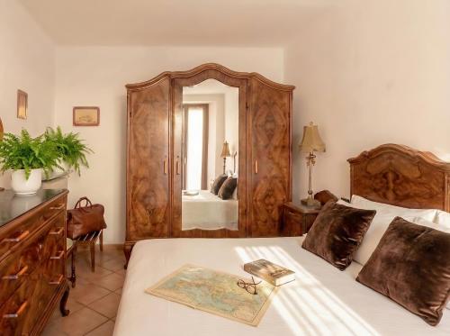 a bedroom with a bed and a large mirror at Casa Riale 4 in Stresa