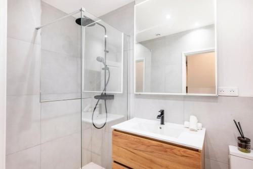 Antibes Townhouse Near Port & Old Town