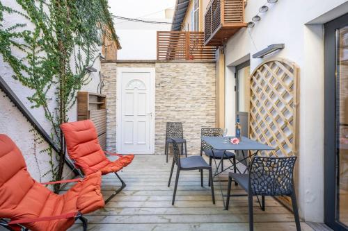 Antibes Townhouse Near Port & Old Town