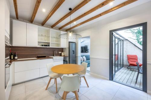 Antibes Townhouse Near Port & Old Town