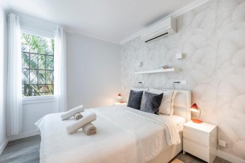 Antibes Townhouse Near Port & Old Town