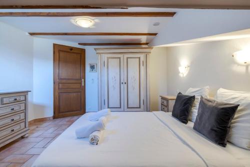 Two bed with a fantastic view in Antibes old town