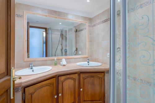 Two bed with a fantastic view in Antibes old town
