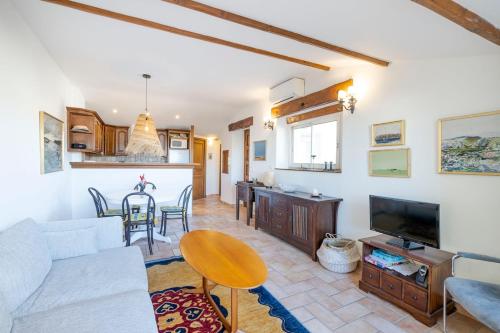Two bed with a fantastic view in Antibes old town