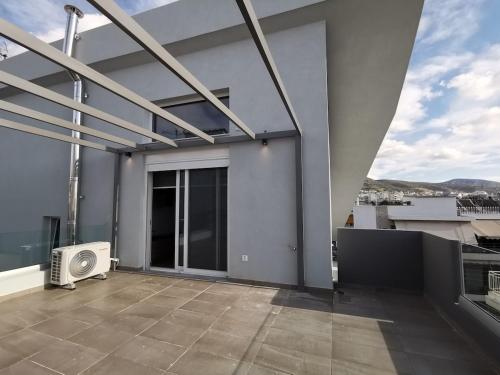 Athenean Rooftop Nest