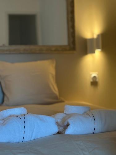 a person wrapped in towels on a bed at BoomCoeur in Niort