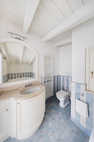 a bathroom with a sink and a toilet at Bellavista by Whale Homes in Padenghe sul Garda