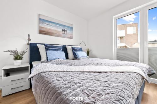 a bedroom with a bed and a large window at Tortuga in Olpenitz