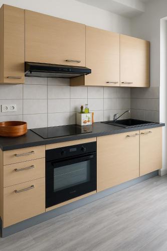 Large 1 bedroom apartment, balcony, very central Nice