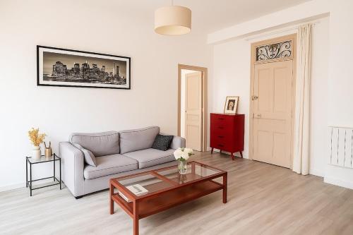 Large 1 bedroom apartment, balcony, very central Nice
