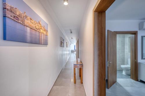 a hallway with a hallway leading to a bathroom at Modern 3-bedroom apartment Pieta in Tal-Pietà
