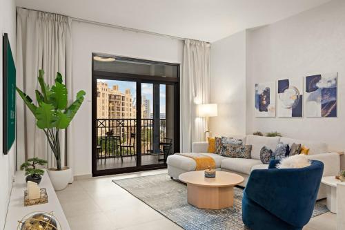 FIRST CLASS 1BR Modern Gem Heart of Madinat