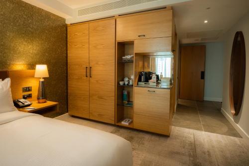 Lincoln Plaza Hotel London, Curio Collection By Hilton photo 39