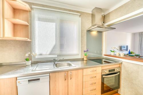 a kitchen with a sink and a window at Ideal Property Mallorca - Bella Italia in Alcudia