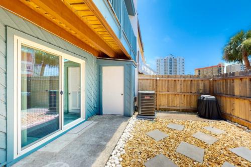 Dog-friendly condo with pool balcony beach access central AC & W&D photo 8