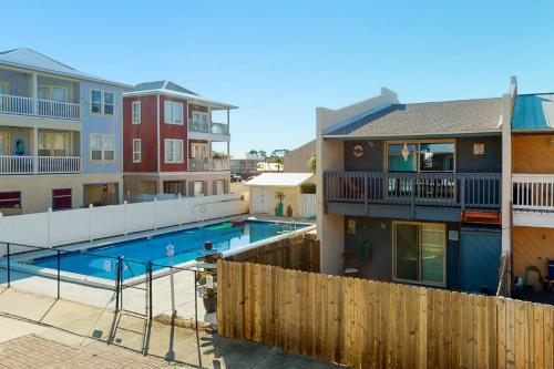 Dog-friendly condo with pool balcony beach access central AC & W&D photo 4