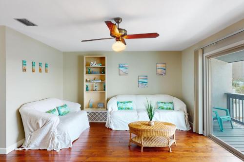 Dog-friendly condo with pool balcony beach access central AC & W&D photo 10
