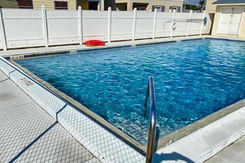 Dog-friendly condo with pool balcony beach access central AC & W&D photo 3