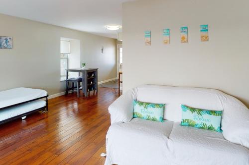 Dog-friendly condo with pool balcony beach access central AC & W&D photo 11