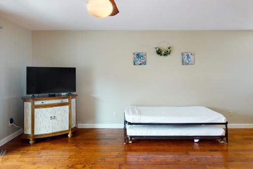 Dog-friendly condo with pool balcony beach access central AC & W&D photo 12