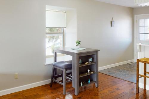 Dog-friendly condo with pool balcony beach access central AC & W&D photo 13