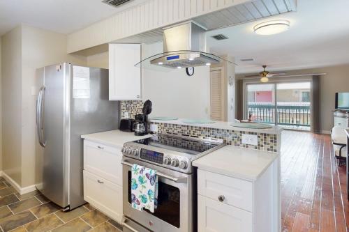 Dog-friendly condo with pool balcony beach access central AC & W&D photo 19