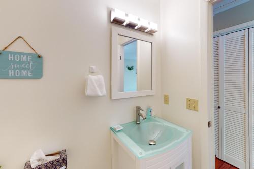 Dog-friendly condo with pool balcony beach access central AC & W&D photo 20