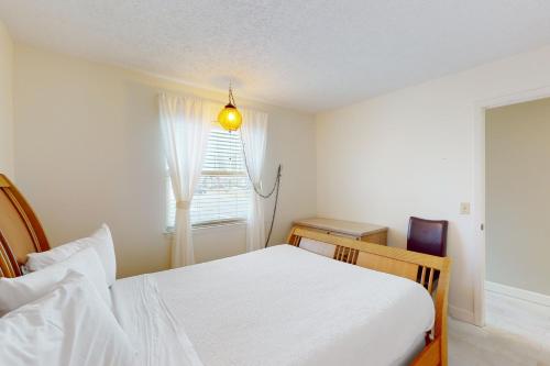 Dog-friendly condo with pool balcony beach access central AC & W&D photo 22