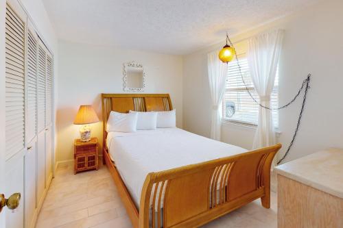 Dog-friendly condo with pool balcony beach access central AC & W&D photo 21