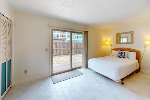 Dog-friendly condo with pool balcony beach access central AC & W&D photo 24