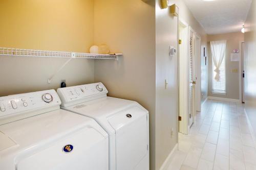 Dog-friendly condo with pool balcony beach access central AC & W&D photo 29