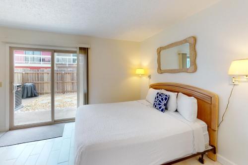 Dog-friendly condo with pool balcony beach access central AC & W&D photo 26