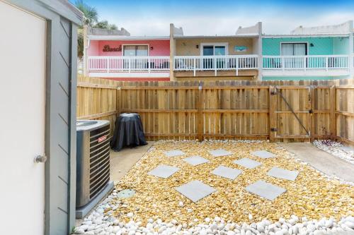 Dog-friendly condo with pool balcony beach access central AC & W&D photo 25