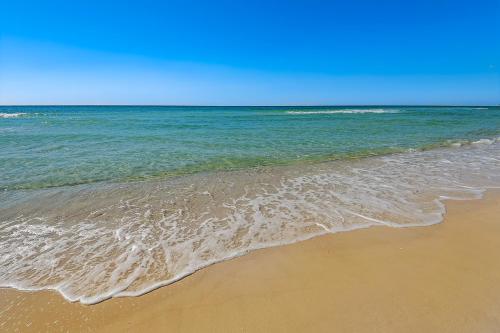 Dog-friendly condo with pool balcony beach access central AC & W&D photo 7