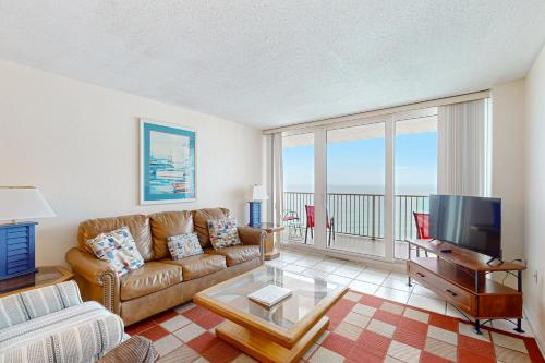 Bright waterfront condo in a gated resort with pools tennis courts & gym photo 8