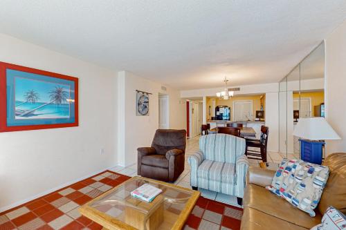 Bright waterfront condo in a gated resort with pools tennis courts & gym photo 10