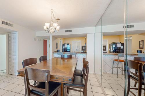 Bright waterfront condo in a gated resort with pools tennis courts & gym photo 13