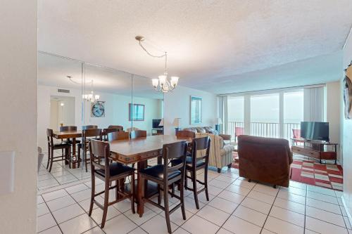 Bright waterfront condo in a gated resort with pools tennis courts & gym photo 12